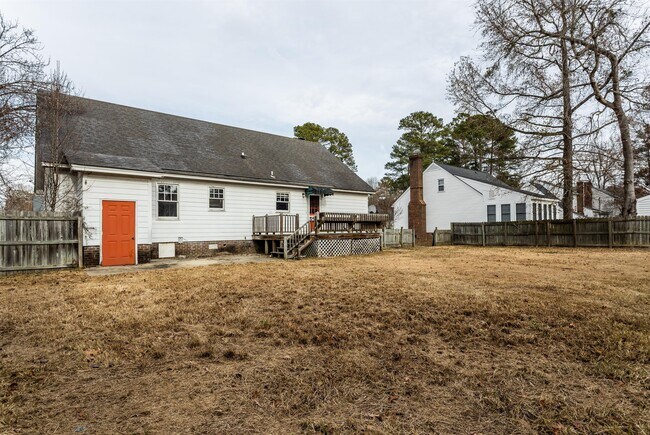 Building Photo - 1719 Centre St W