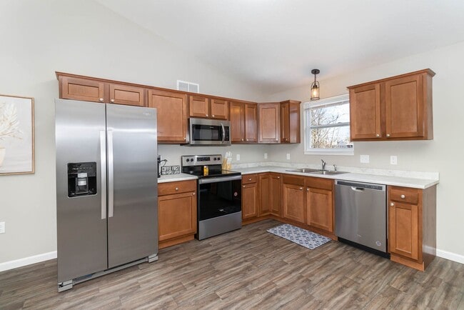 Building Photo - 8 W Persimmon Dr