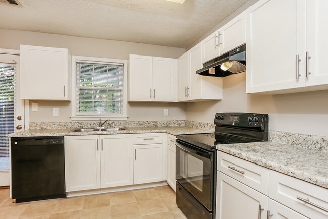 Building Photo - 1699 Winchester Way SE
