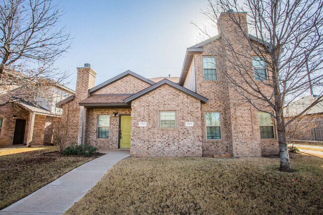 Building Photo - Charming 4 Bedroom, 2 Bath Two-Story Duplex