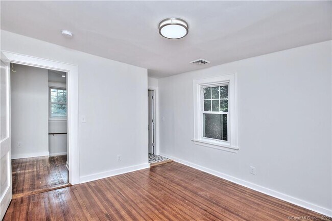Building Photo - 188 Ludlowe Rd