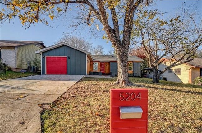 Primary Photo - 5204 King Charles Dr