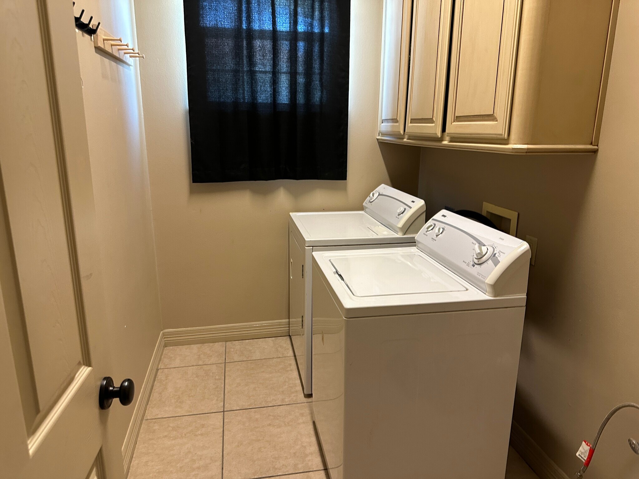 Building Photo - 3901 El Jardin