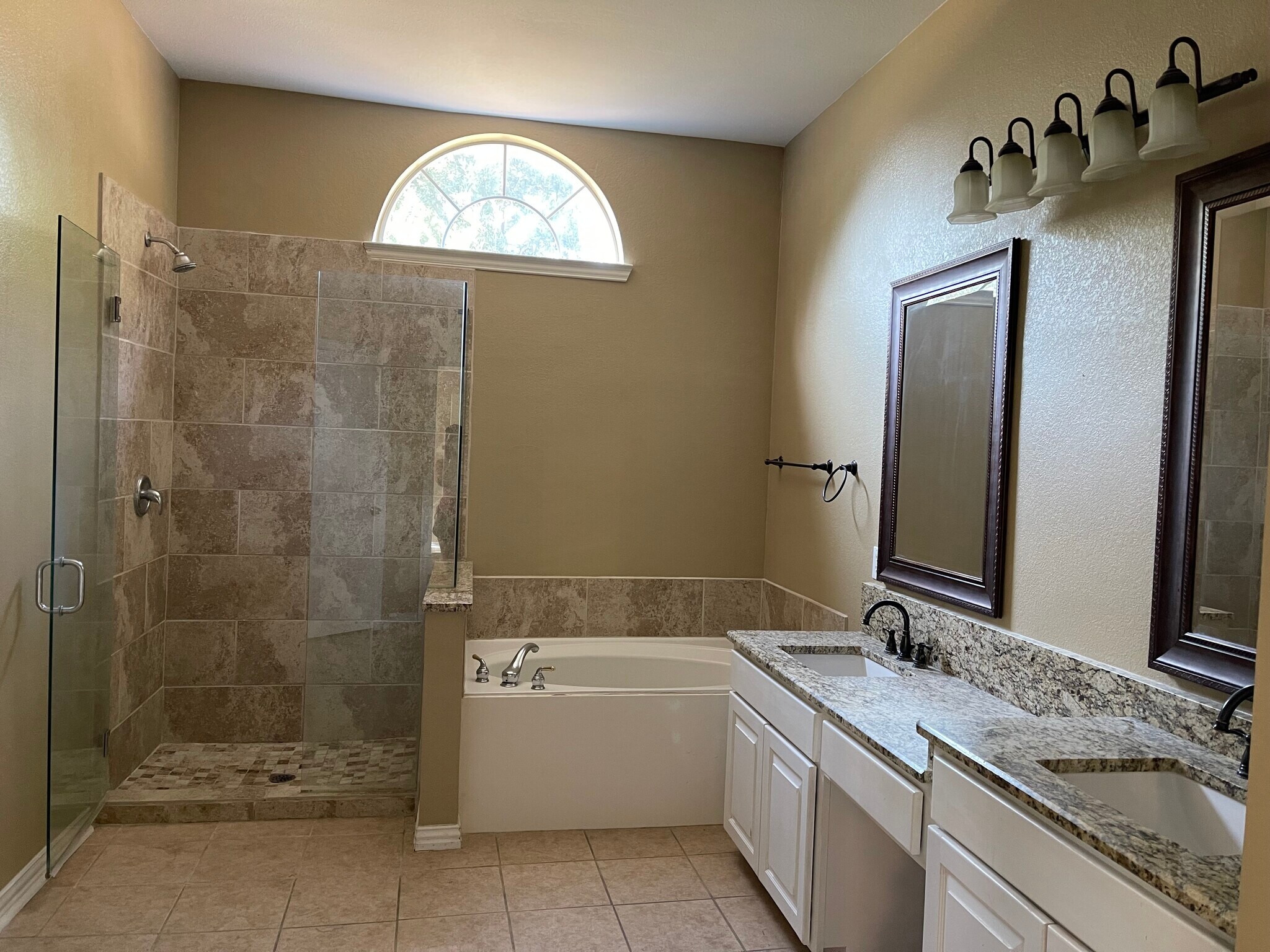 Building Photo - 1813 Angel Falls Dr