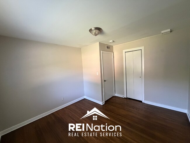 Building Photo - 3BR/2BA Center Point Rental with Hardwood Floors Throughout & Fenced Backyard