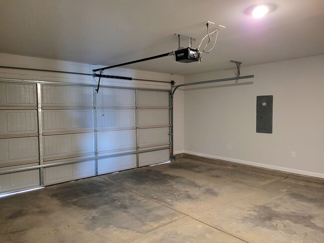 Building Photo - ATHENS - MOVE IN READY - NEW BUILD