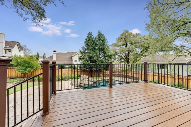 Building Photo - Stunning Folsom Split-Level Home with Pool & 3-Car Garage in Quiet Cul-De-Sac