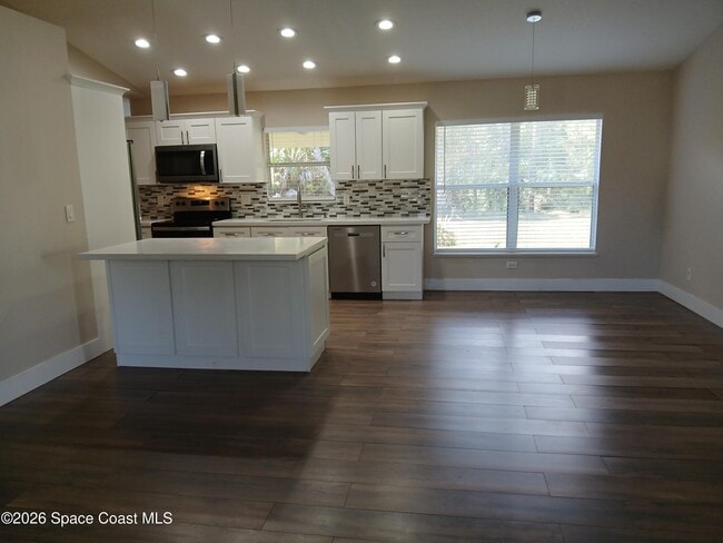 Building Photo - 214 Eldron Blvd NE