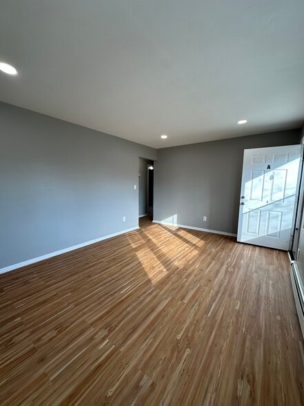 Building Photo - 61 Kellum St