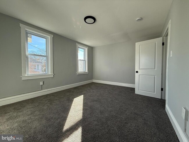 Building Photo - 333 W Buck St