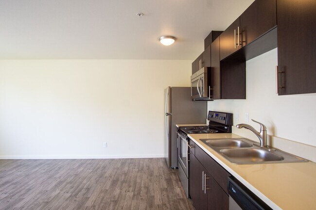 Building Photo - $250 OFF! Top Floor 1 Bdr w/Modern Amenities in SE + Pet Friendly!