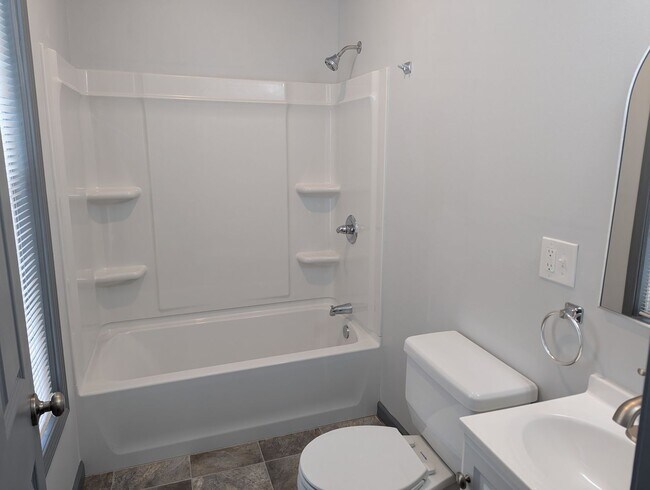 Building Photo - 473 Walnut St