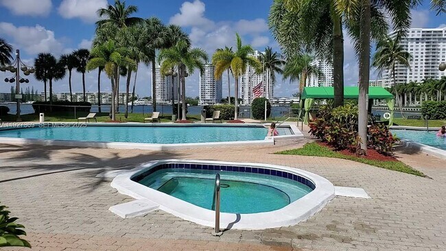 Building Photo - 18151 NE 31st Ct