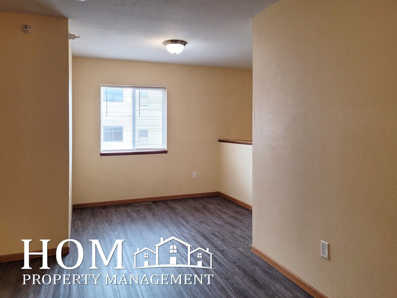 Building Photo - 251 Bunting Ln