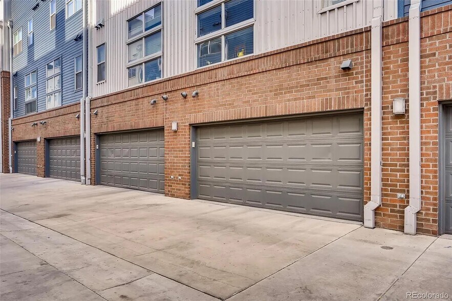 Building Photo - 2718 Blake St