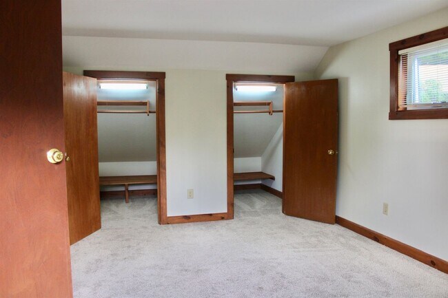 Building Photo - 5 Cornwall Ln
