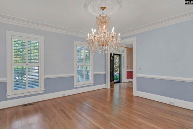 Building Photo - Stunning 5 Bedroom 3 Full Bath and 2 Half ...