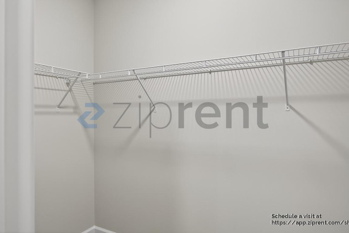 Building Photo - 1511 Fort Bragg Rd