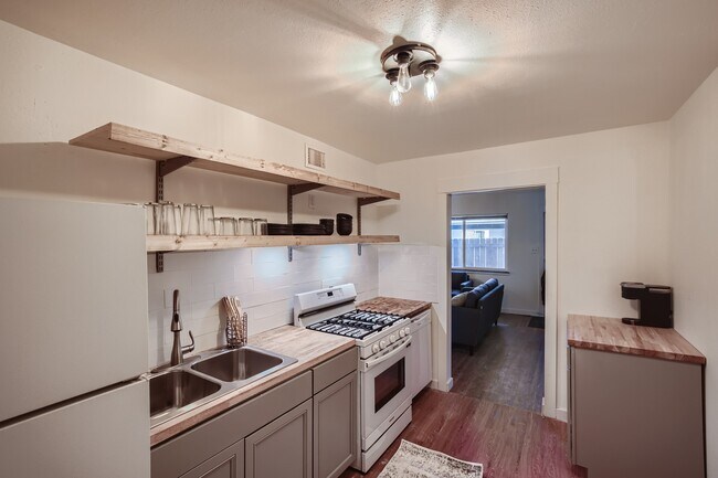 Building Photo - 940 S Arcadia St