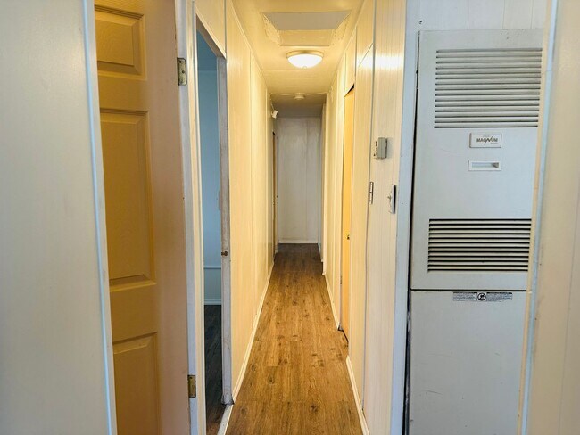 Building Photo - 5-Bed/2.5-Bath Rental by the Colorado River and Marina Proximity and Shopping Convenience!