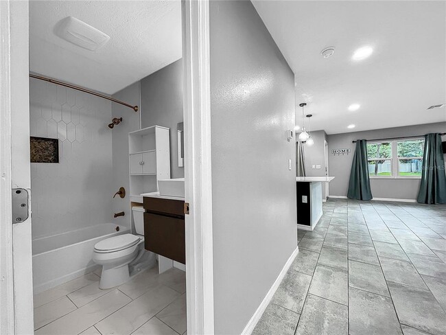 Building Photo - 6809 S Himes Ave