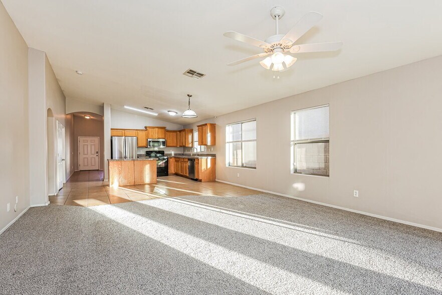 Building Photo - 7814 S 72nd Ln