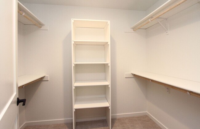 Building Photo - Great Deal for April!!