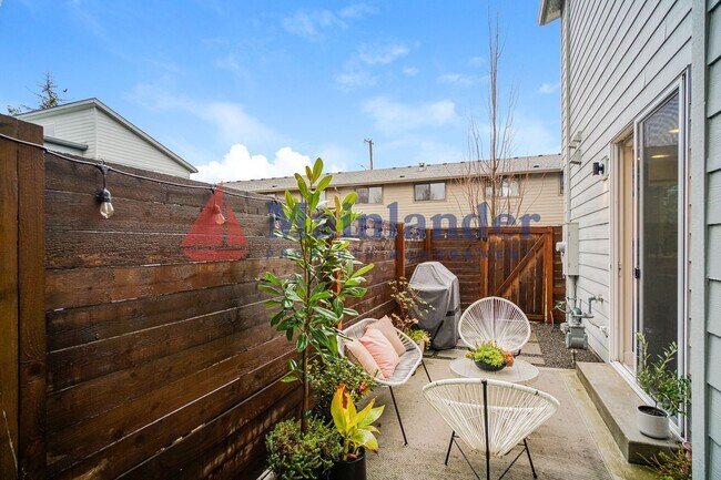 Building Photo - Modern Living in the Heart of Richmond, Just Blocks from Division Street This Home will not last ...