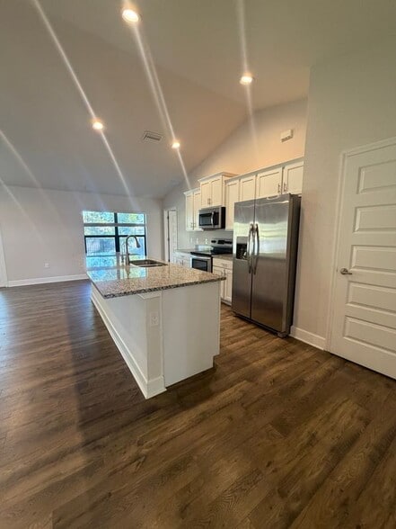 Building Photo - 4602 Karen Ave N