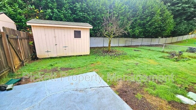 Building Photo - 2870 SE Colusa Ave