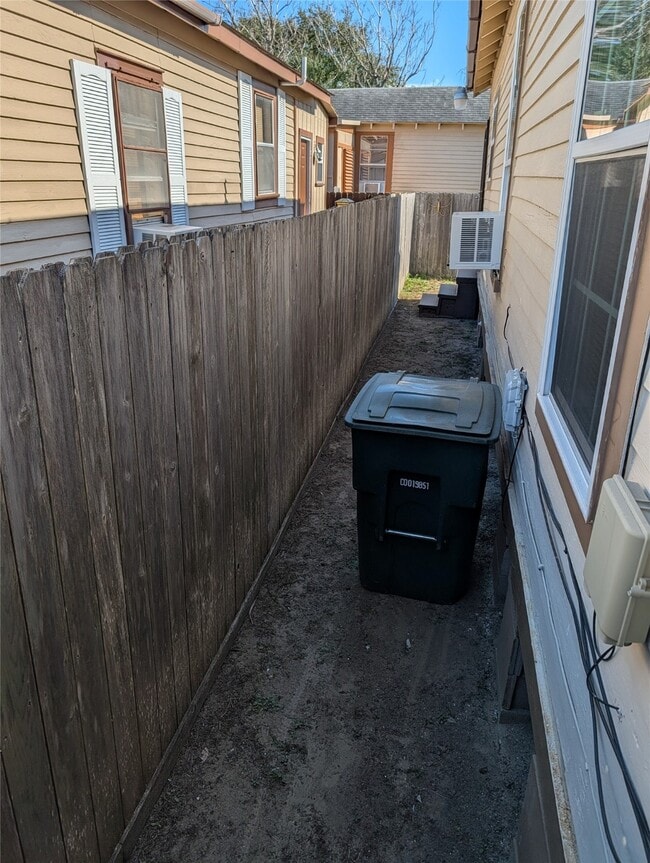 Building Photo - 1222 42nd St