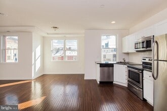 Building Photo - 1429 Poplar St