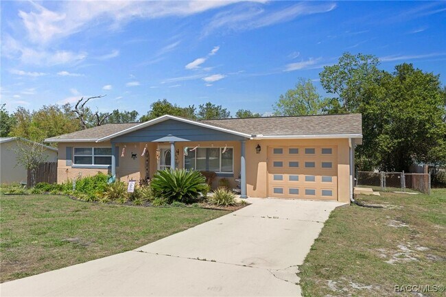 Building Photo - 11 Oak Hollow Dr
