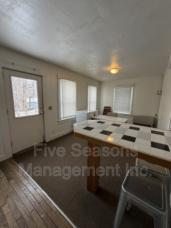 Building Photo - 366 Riverside Ave