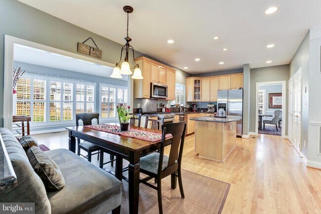 Building Photo - 2945 Oakton Knoll Ct
