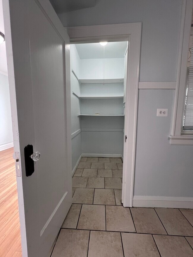 Building Photo - 6424 S Talman Ave