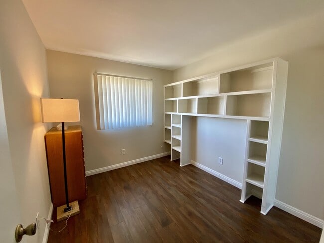 Building Photo - 311 Carriage Dr