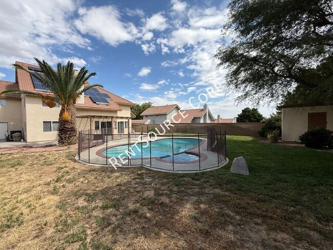 Building Photo - 40270 Homeridge Dr