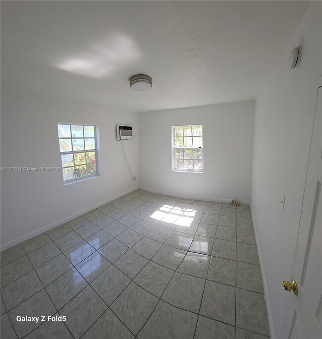 Building Photo - 3615 Thomas Ave