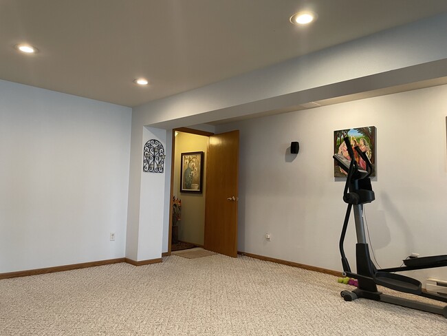 Building Photo - 6128 Jeffers Dr