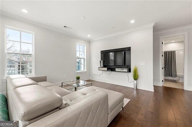 Building Photo - 6890 Peachtree Dunwoody Rd