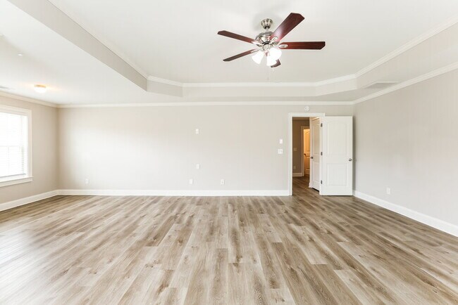 Building Photo - 402 Silver Oak Dr