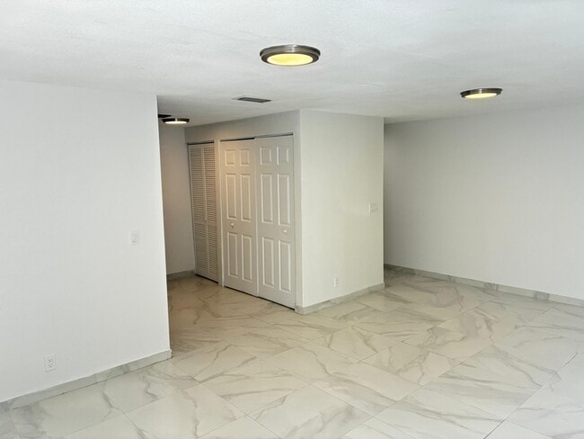 Building Photo - 1530 Ryar Rd