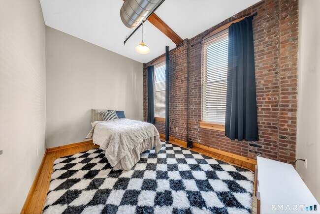 Building Photo - 325 Lafayette St