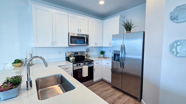 Building Photo - Rev3 Encanto West