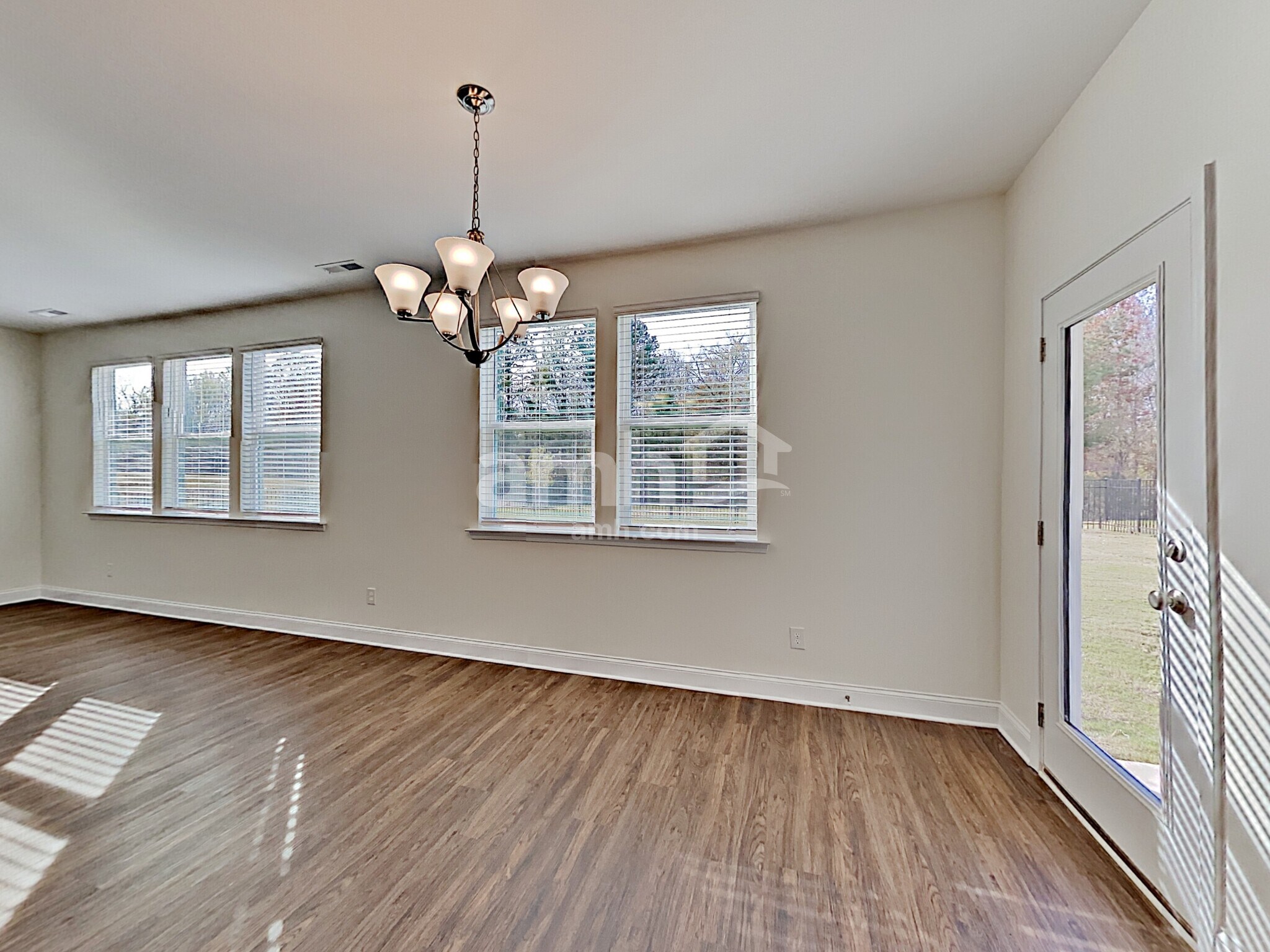 Building Photo - 204 Glenwood Dr