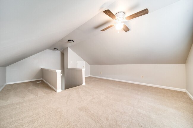 Building Photo - 133 Cloverfield Ct