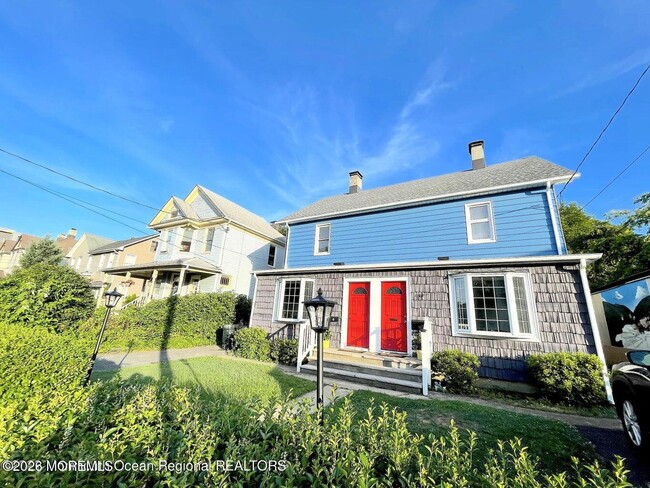 Building Photo - 137 Oakland St