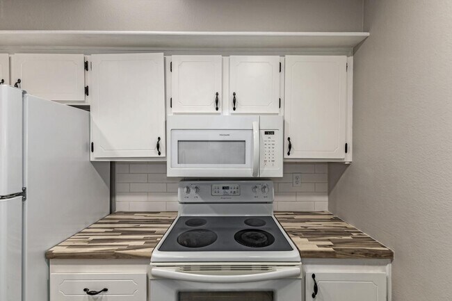 Building Photo - 13066 N 100th Dr