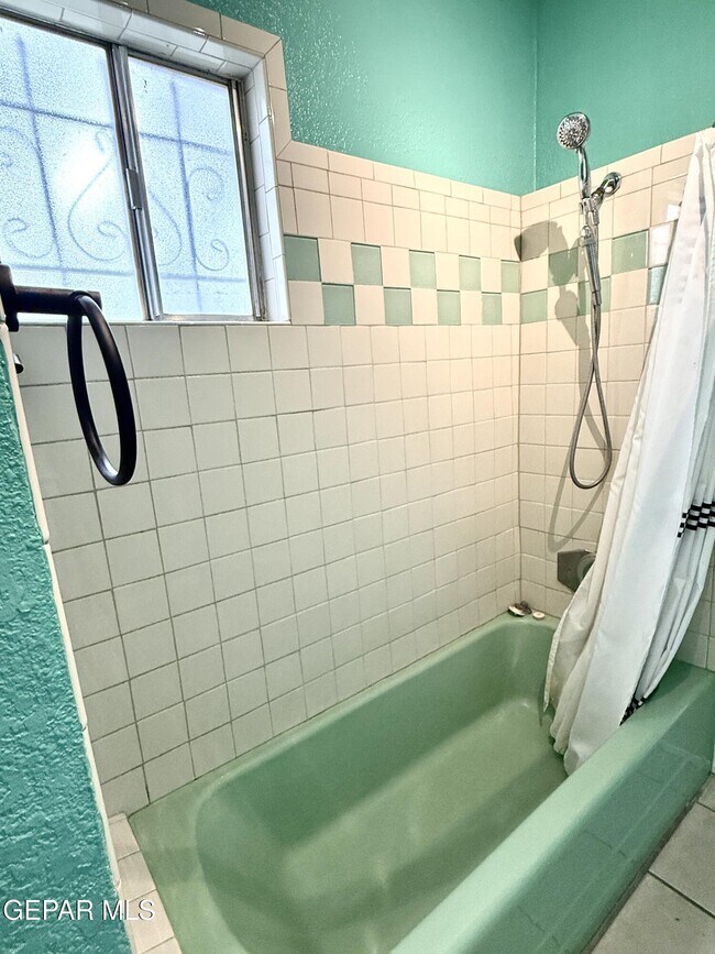 Building Photo - 611 New York Ave